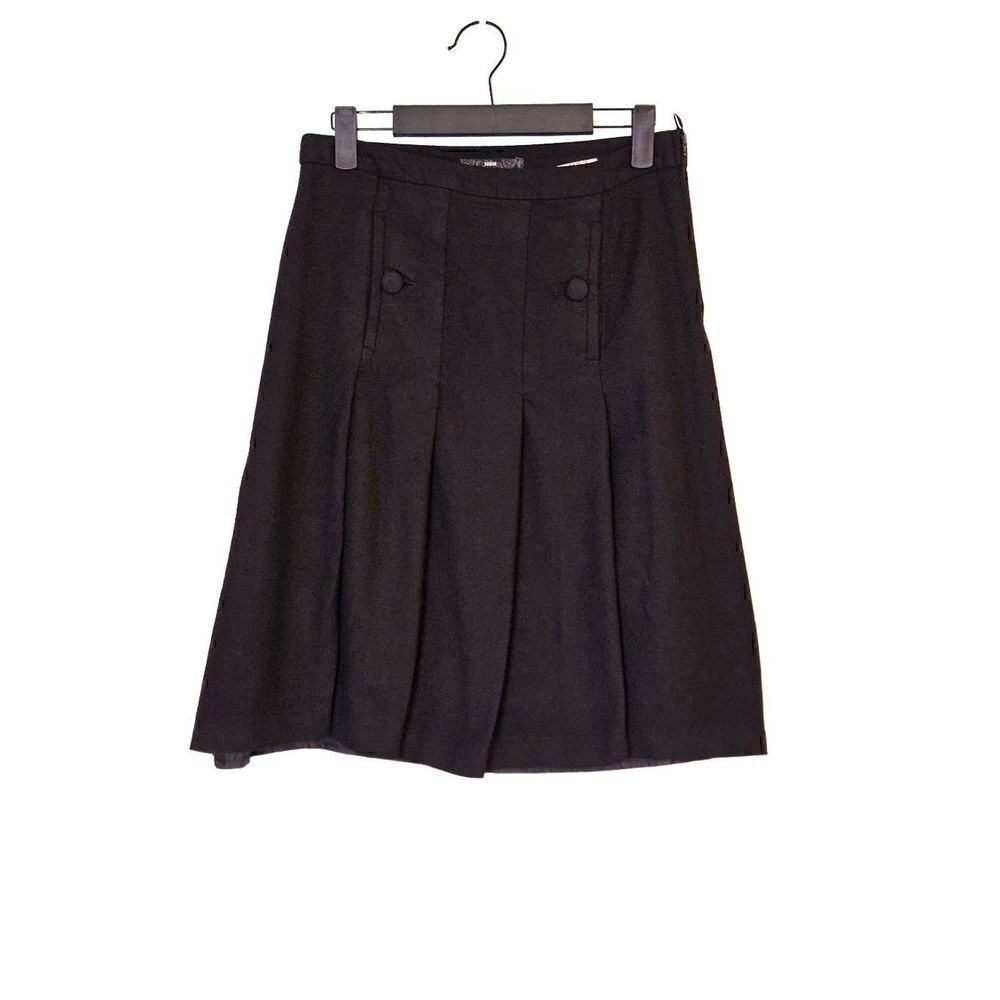 Black pleated mini skirt. Size 6.